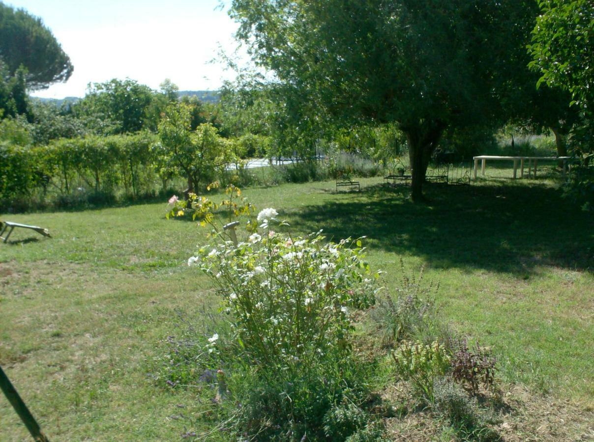 L'Oustalet La Tour-dʼAigues Exterior foto